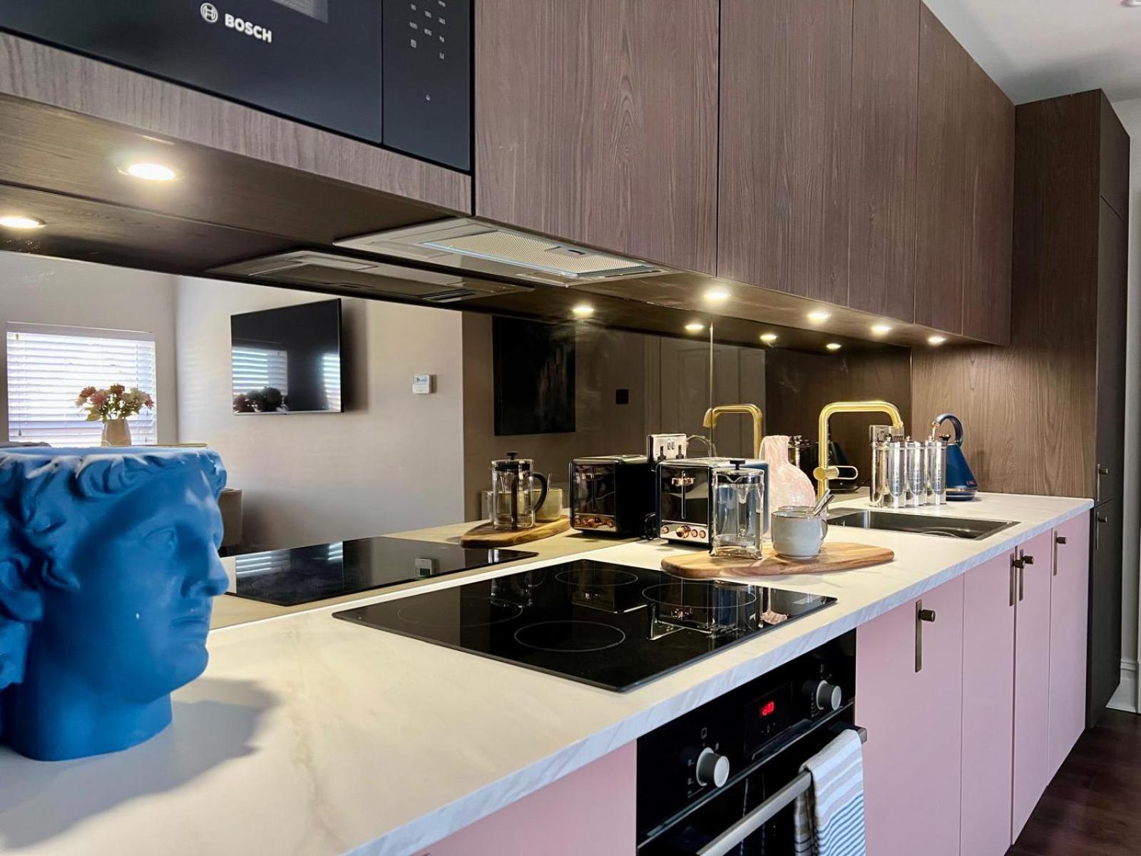 No 50 - Beautiful In Sleeps 4 Apartment